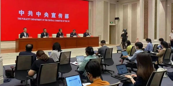 9月9日，中共中央宣傳部舉行“中國這十年”系列主題新聞發(fā)布會，教育部部長懷進鵬出席發(fā)布會，介紹黨的十八大以來教育改革發(fā)展成效有關(guān)情況，并答記者問。一起來看↓↓↓