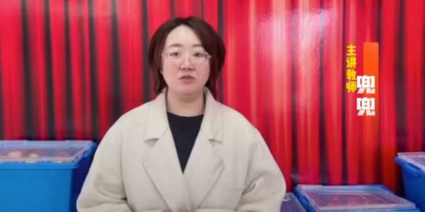 今晚7點(diǎn)，兜兜老師帶你學(xué)習(xí)“小熊過(guò)馬路”