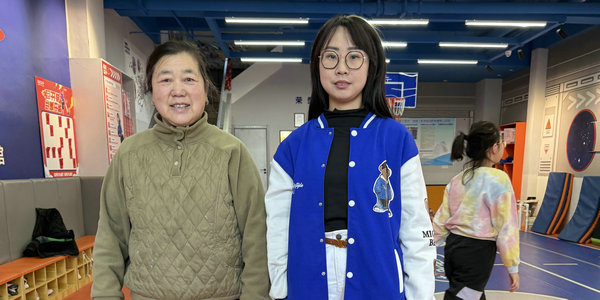 【進(jìn)社區(qū) 送“溫暖”】小倫敦黨支部慰問萬(wàn)達(dá)社區(qū)5戶居民