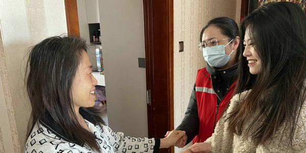 【進(jìn)社區(qū) 送“溫暖”】小倫敦黨支部慰問新華聯(lián)雅園社區(qū)3戶居民、金隅社區(qū)2戶居民