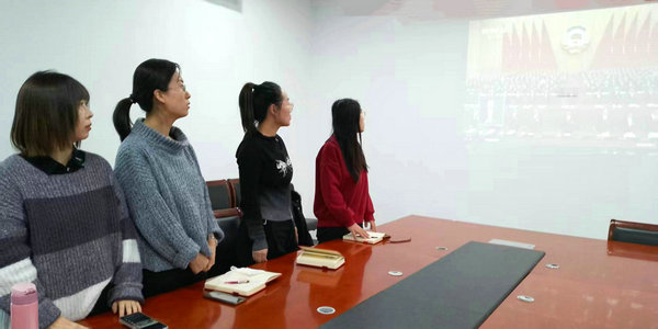 小倫敦黨支部組織黨員收聽收看全國“兩會”開幕會